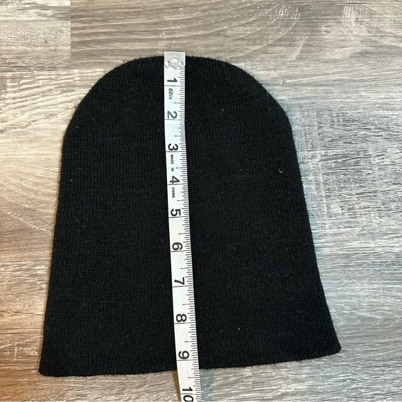Free when bundle Black beanie - Picture 5 of 5